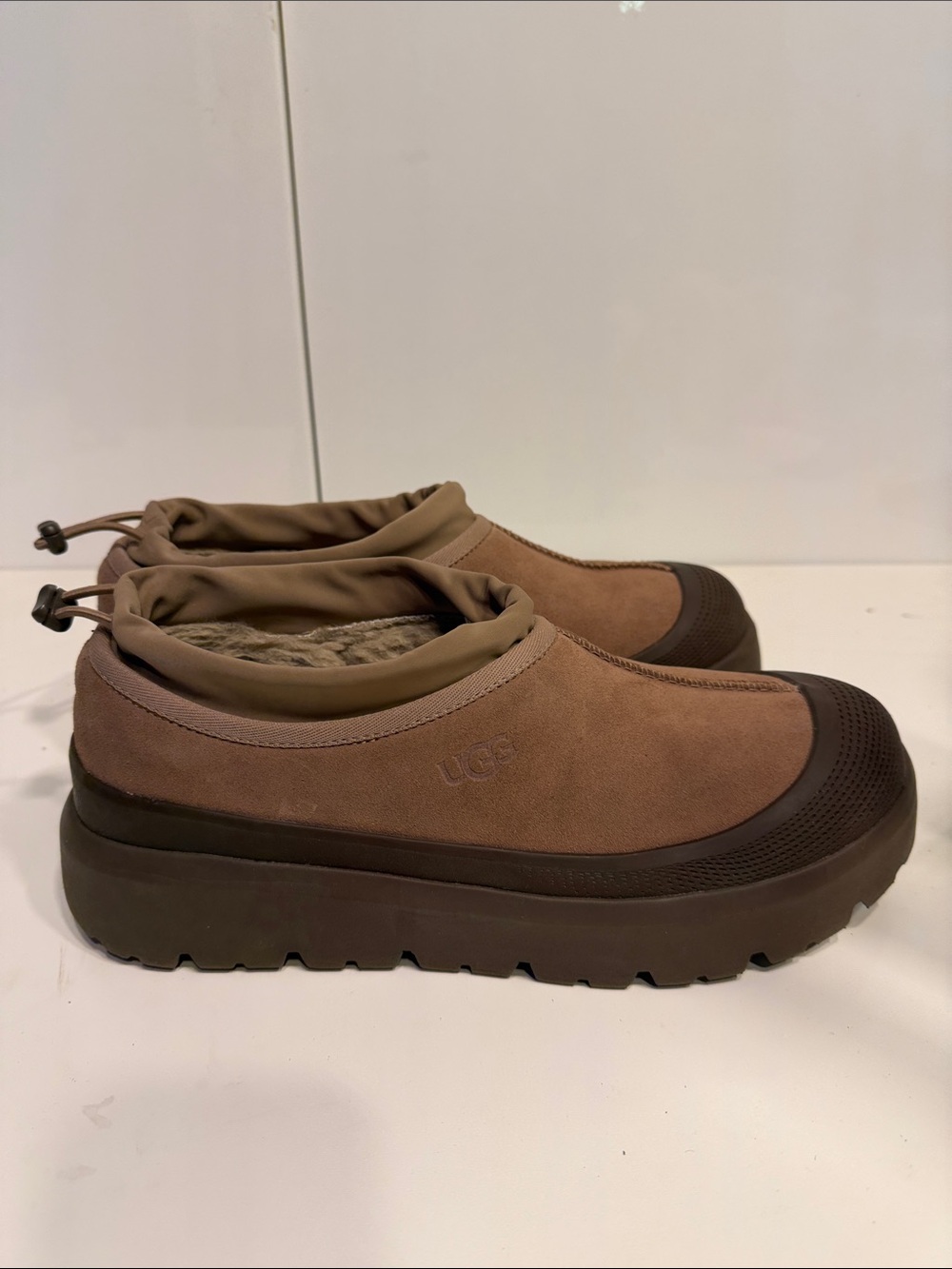 Gently used UGG Tasman Weather Hybrid Slipper size 11
